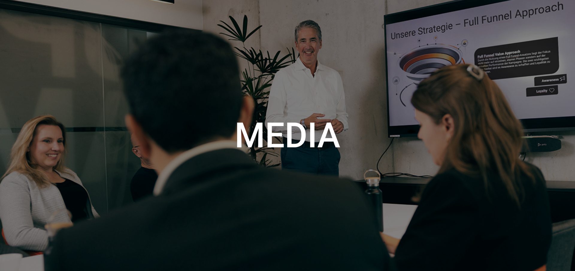 Performance-orientierte Mediastrategie im Gesundheitswesen – Präsentation von Targeting, Kanalplanung und Stellenanzeigen-Ausspielung.