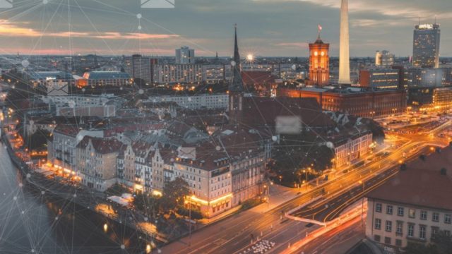 Stadtvisualisierung mit Mail-Icons für personalisierte Angebotskommunikation durch Digitales Prospekt und Geomarketing.